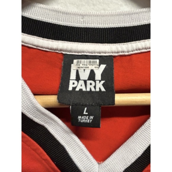 IVY PARK Mesh Oversized Logo V Neck Tee Red Size Large - Picture 6 of 8